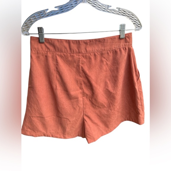 Miss guided high waisted shorts - Picture 2 of 4